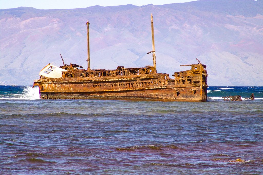 Kaiolohia (Shipwreck Beach)